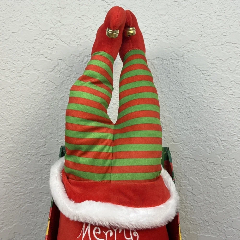 Professor Puzzle festive dancing